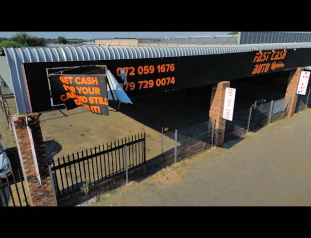 1,001M² SHOWROOM TO LET IN BARTLETT